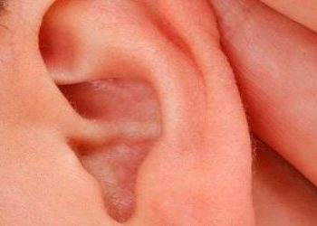 귀지-청소-해야-할까-놔둬야-할까-귀사진