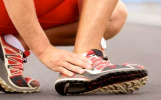 발목 삐었을 때, 발목염좌 방치하면 안되는 이유